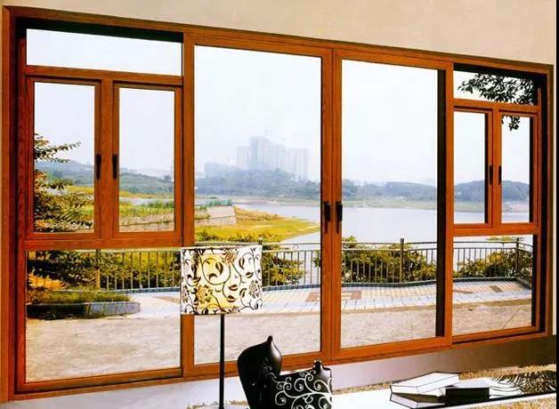 家里財(cái)運(yùn)只出不進(jìn)？跟客廳門窗風(fēng)水有大關(guān)系！